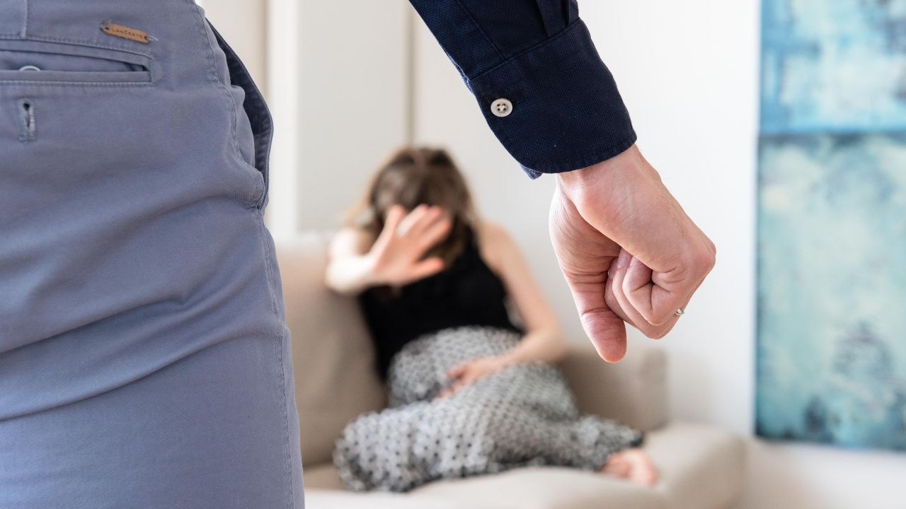 regista violenza sessuale donne