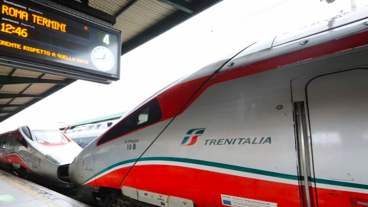 Viaggi gratis in treno tutto l’anno, la promozione fake che gira su WhatsApp