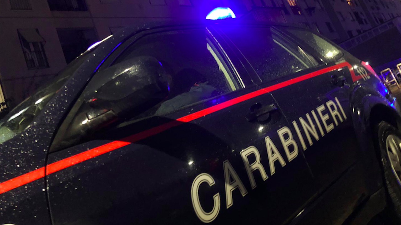 Roma, botte e abusi sessuali poi incendia casa alla compagna: arrestato 42enne