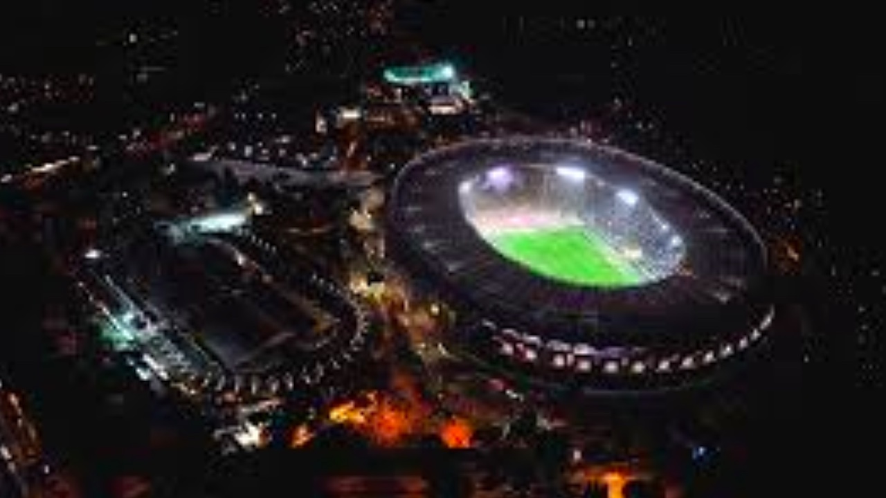 Lancio di petardi al derby Lazio-Roma: daspo per 16 tifosi