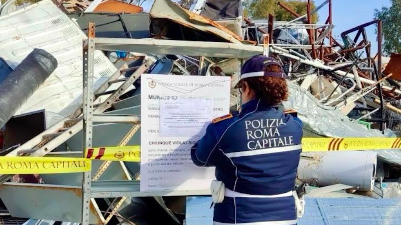 Maxi discarica a cielo aperto: sequestrata area di 3mila mq nel Parco di Veio