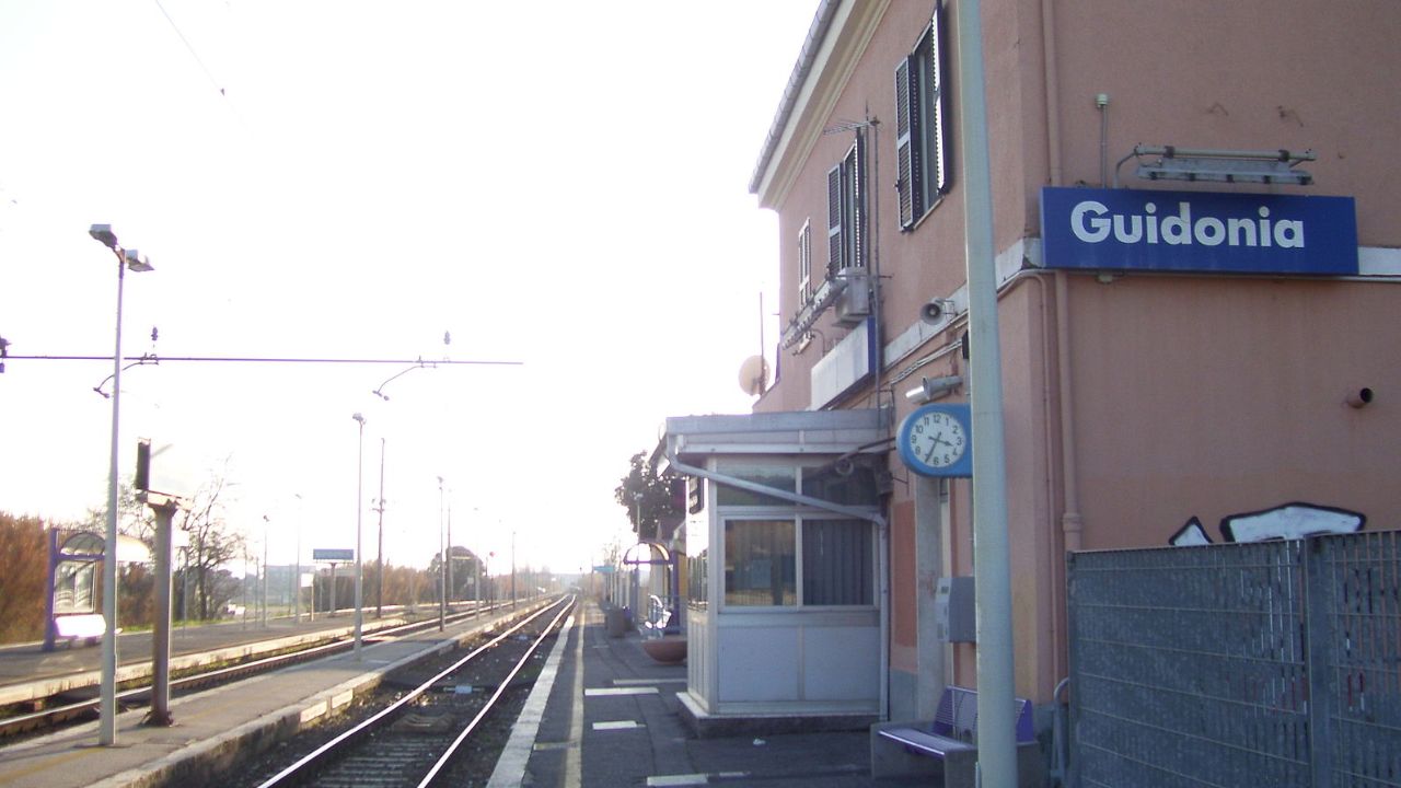 guidonia stazione treno binari