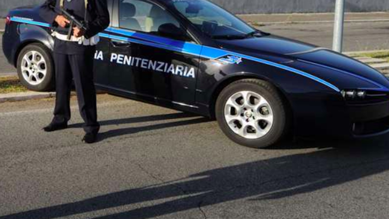 Velletri, tenta di portare la droga in carcere: arrestato infermiere