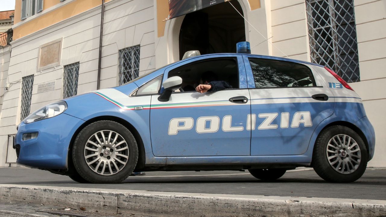 polizia aggressione ex minacce insulti