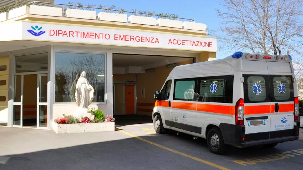 Roma, ragazzo ferito alla tempia dai pallini di un colpo di fucile: indagini in corso