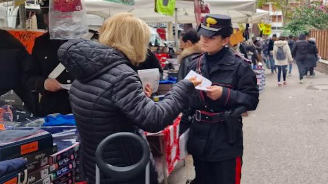 Truffano anziano a Roma con il finto pacco postale: 6 arresti. Ecco da dove partivano le telefonate