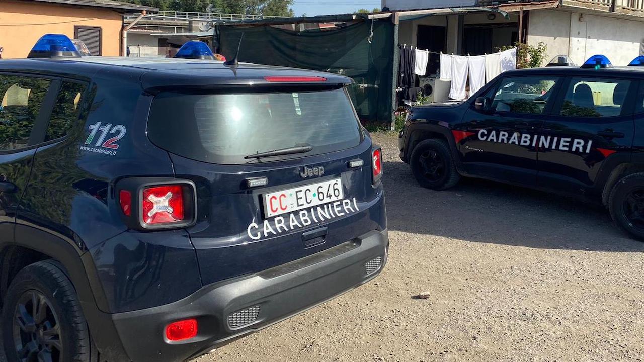 Turisti derubati vicino al Colosseo: la refurtiva in una baracca nel campo rom