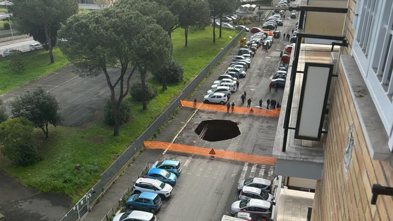 voragine quadraro roma palazzo evacuato