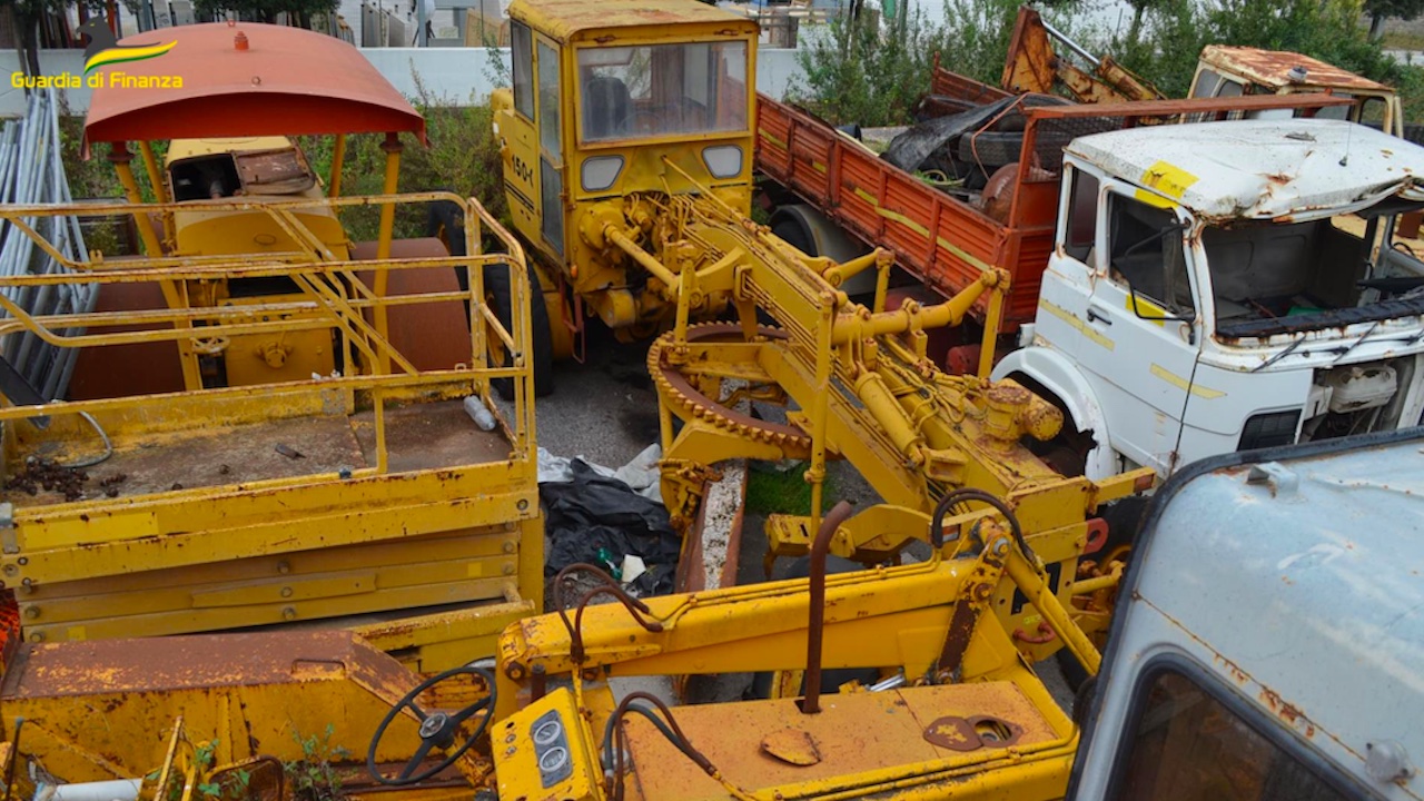 Latina, sequestrata area con oltre 200 tonnellate di rifiuti anche pericolosi