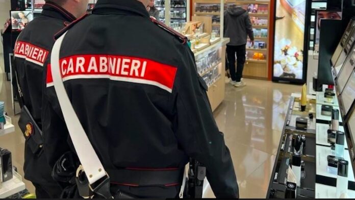 Fiumicino, furti di profumi nel duty free per 2.500 euro: 7 denunciati