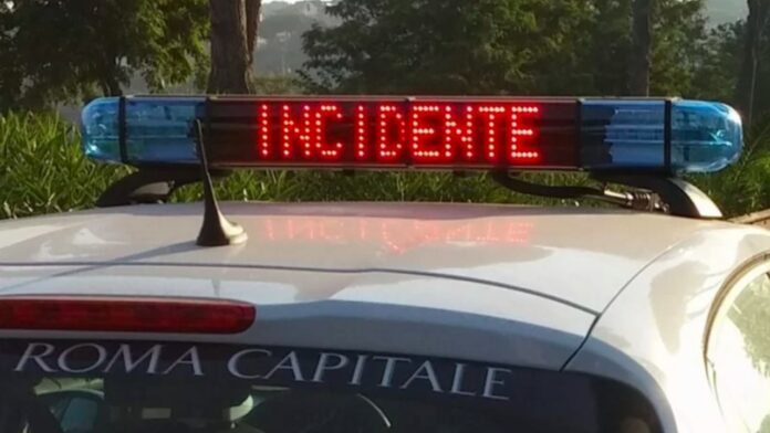 Roma, 12enne in bici investito da un'auto a Morena: è grave