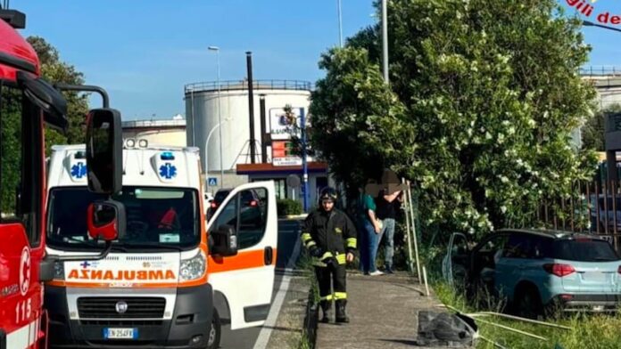 Civitavecchia, auto contro un muro sull’Aurelia: soccorse due donne e una bimba