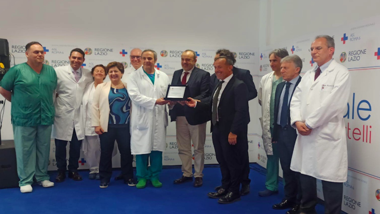 Ospedale dei Castelli, premiata equipe medica che ha salvato un ragazzo da un tumore rarissimo