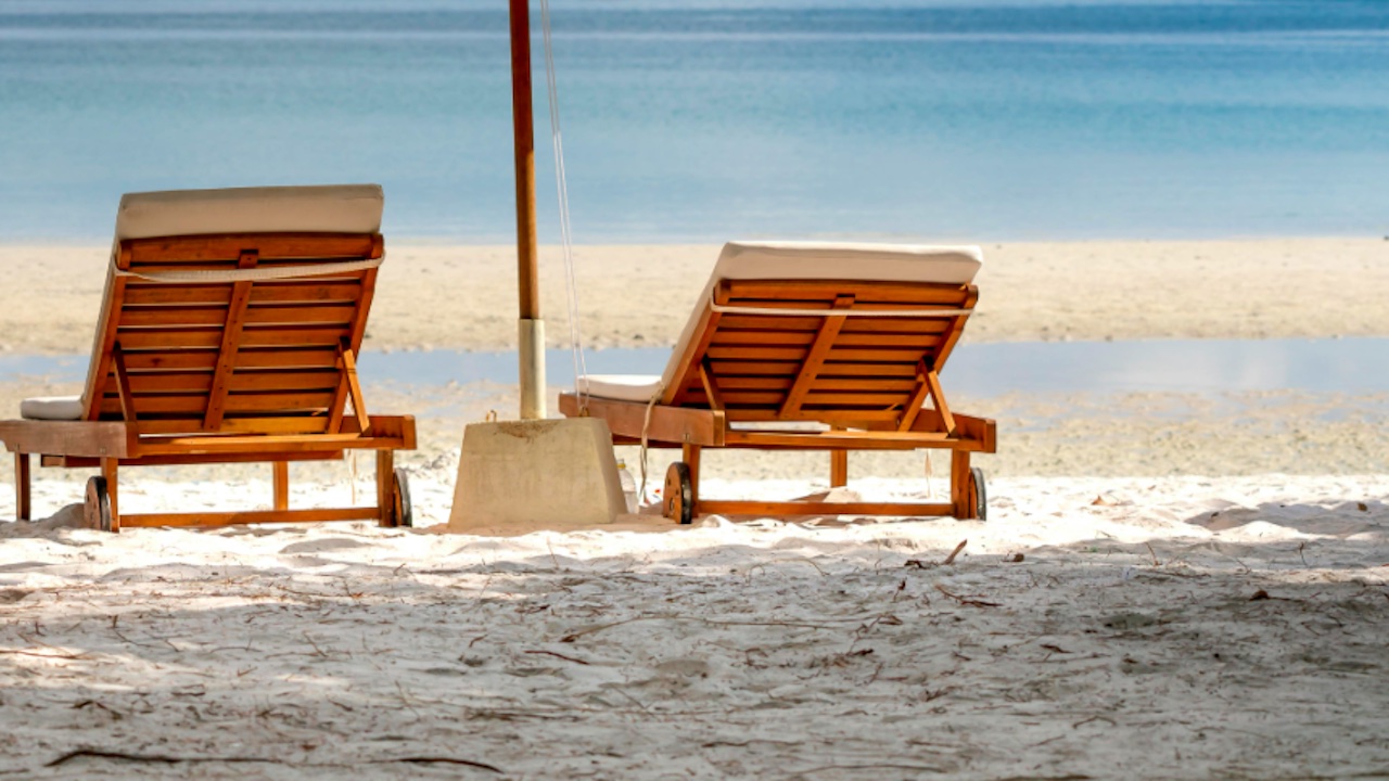 Balneari, stop alle deroghe sulle concessioni delle spiagge: subito le gare