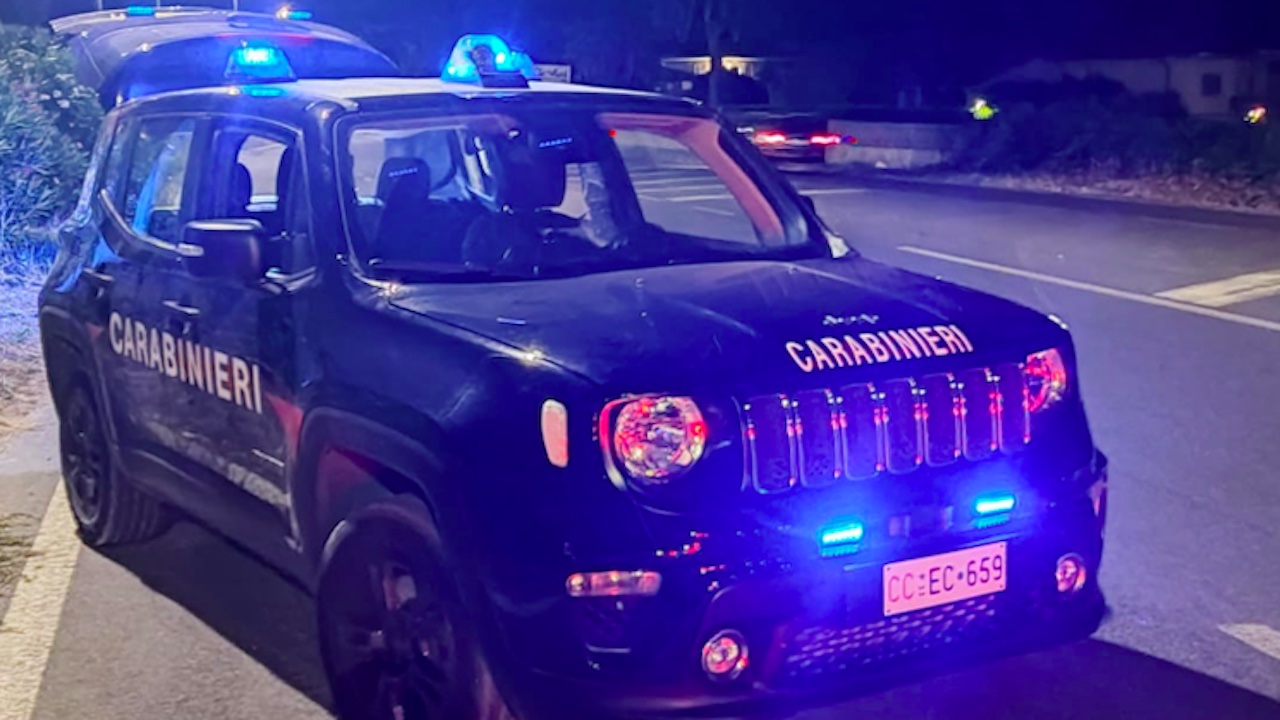 Schiacciato dalla sua auto contro un muretto: 78enne muore a Ciampino