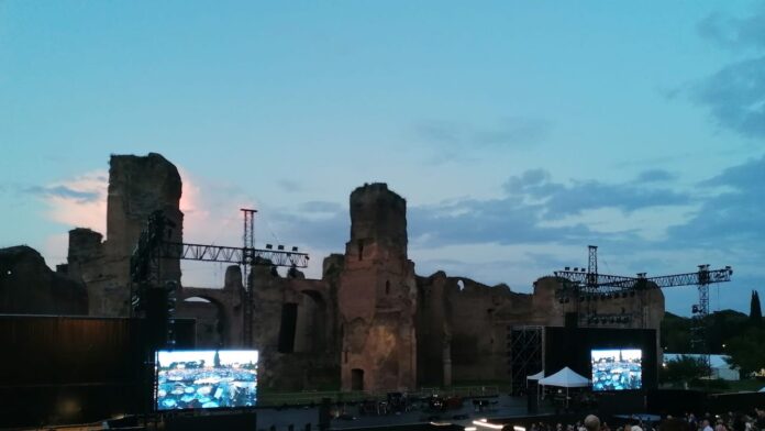 Notte prima degli esami, Venditti a Caracalla festeggia i 40 anni dall’uscita del pezzo cult